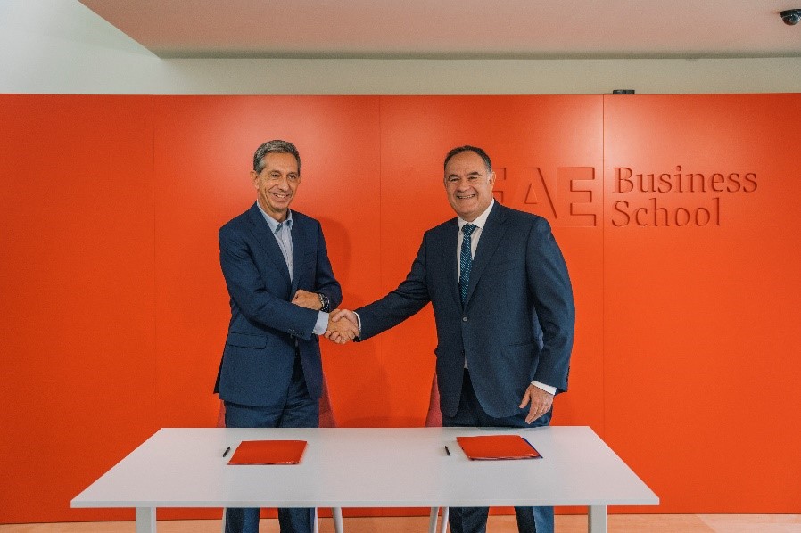 EAE Business School Barcelona signa un acord amb Mobile World Capital Barcelona per combatre la bretxa del talent digital
