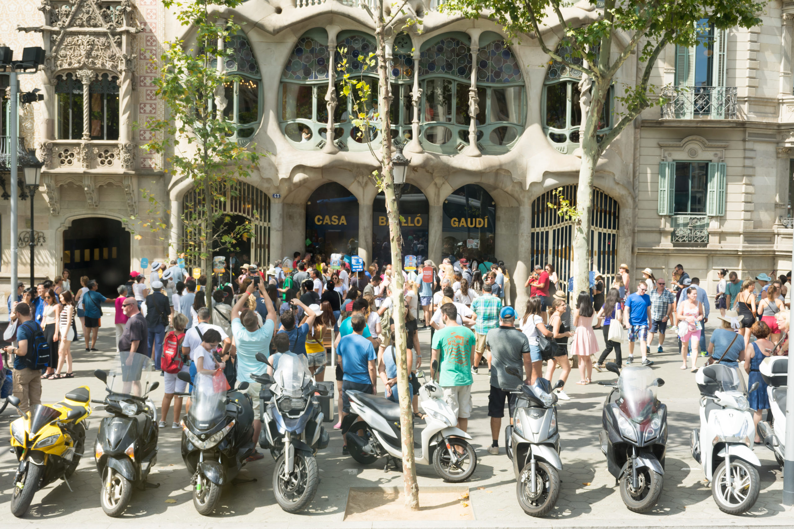 Sensors to analyze the flow of people in real time, a winning proposal for the challenge to move towards sustainable tourism in the Eixample